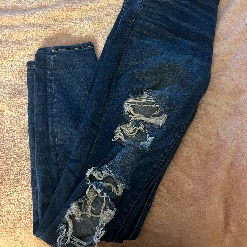 Distressed American Eagle super stretchy jeans